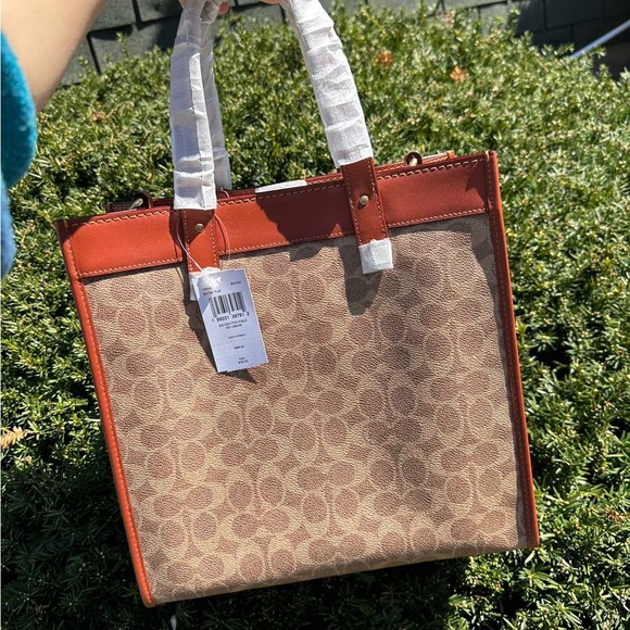 COPY - Coach Field Tote In Signature Canvas With Patches Retail $595 C6846 w/Du… - Picture 4 of 8